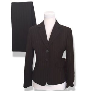 NWOT Tahari brown pinstriped pantsuit